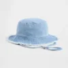 Buckethoed met gerafelde rand
