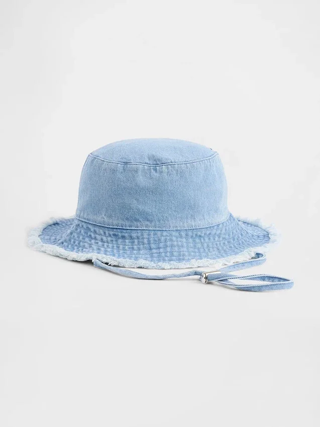 Buckethoed met gerafelde rand