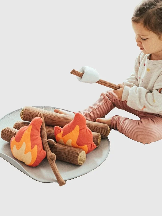 Campout-kampvuur en s’mores-speelgoed voor peuters