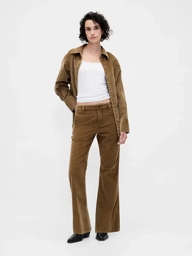 Corduroy broek met middelhoge taille en uitlopende pijpen