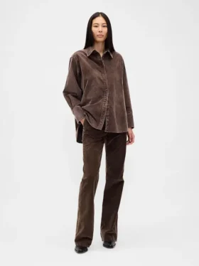 Corduroy broek met middelhoge taille en uitlopende pijpen