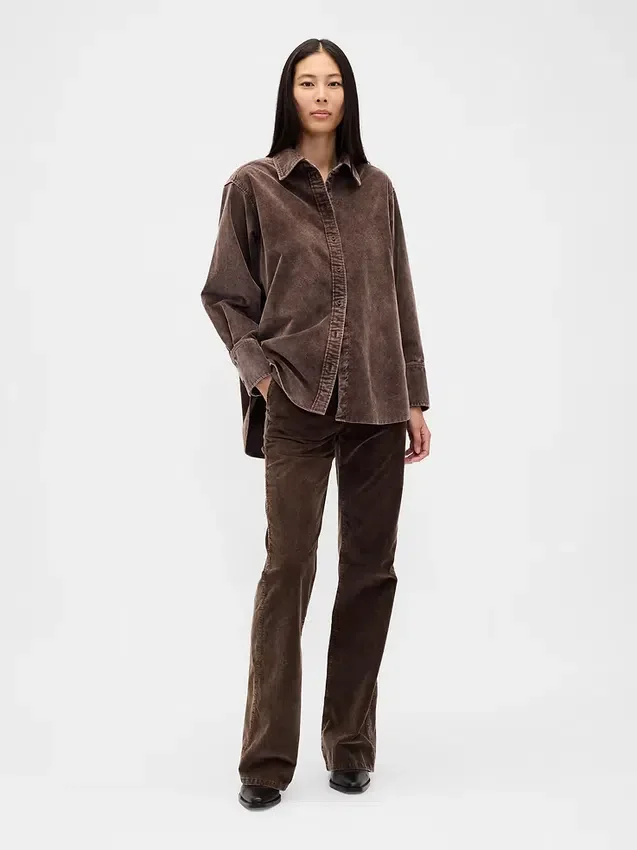 Corduroy broek met middelhoge taille en uitlopende pijpen