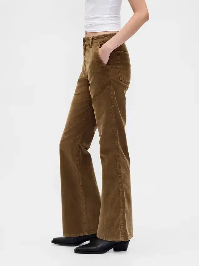 Corduroy broek met middelhoge taille en uitlopende pijpen