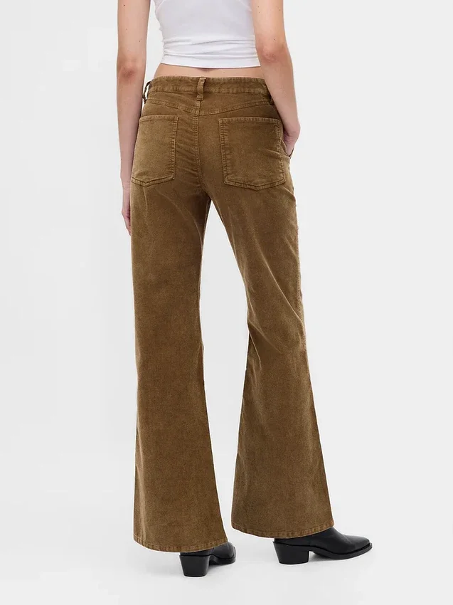 Corduroy broek met middelhoge taille en uitlopende pijpen