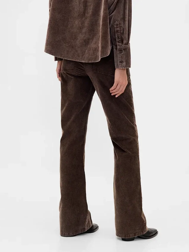 Corduroy broek met middelhoge taille en uitlopende pijpen