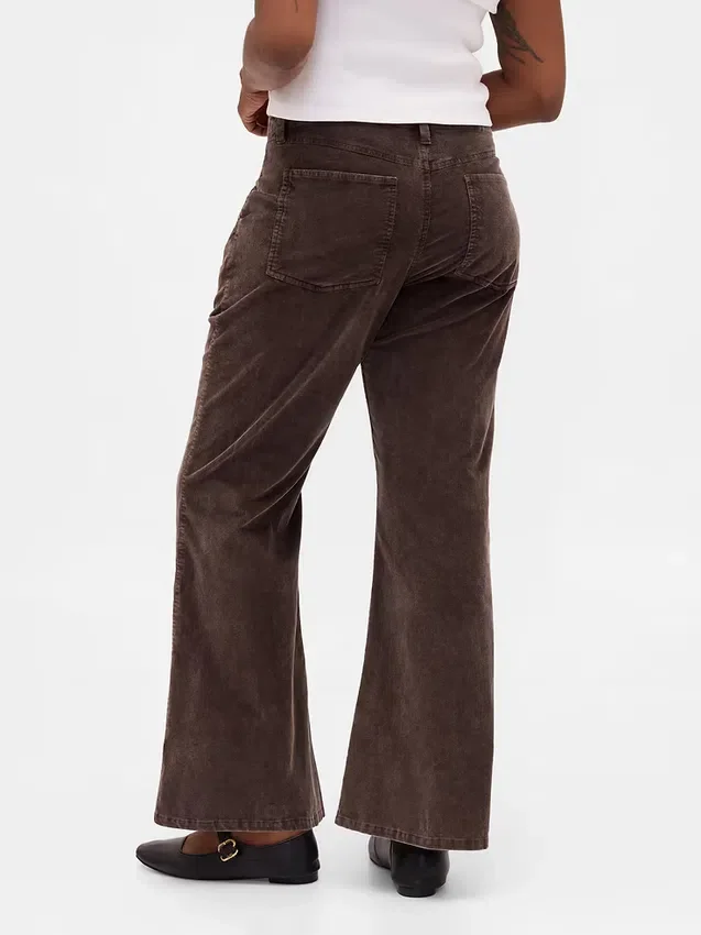 Corduroy broek met middelhoge taille en uitlopende pijpen