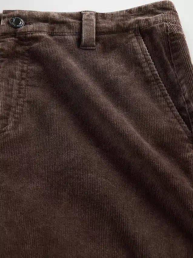 Corduroy broek met middelhoge taille en uitlopende pijpen