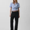 Crop-top met peplum en knoopsluiting aan de voorkant