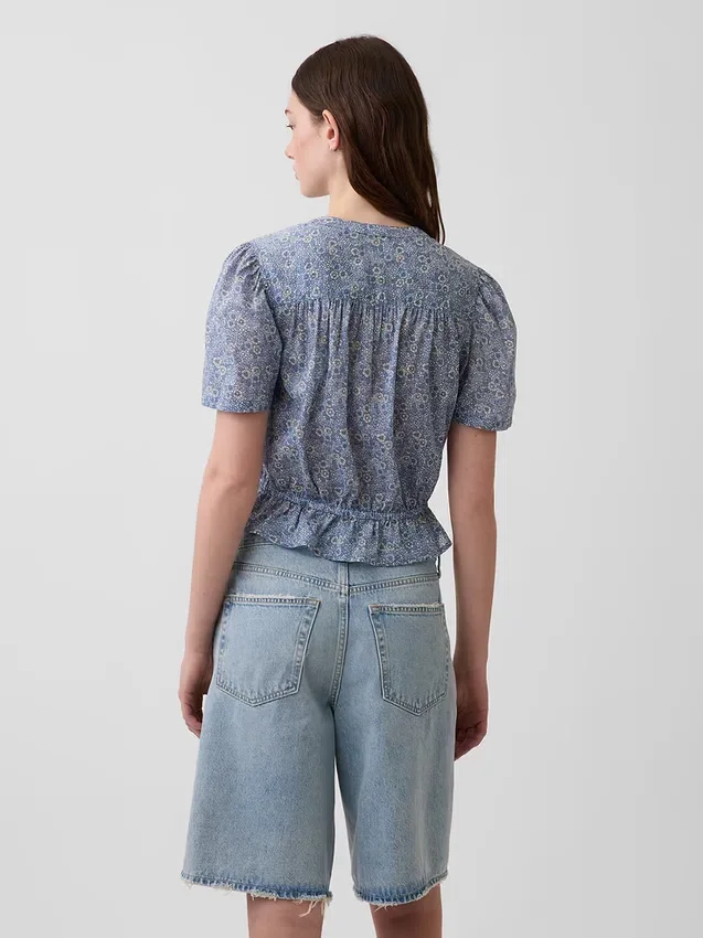 Crop-top met peplum en knoopsluiting aan de voorkant