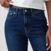 Curvy High Rise '90s Slim Straight-Jeans