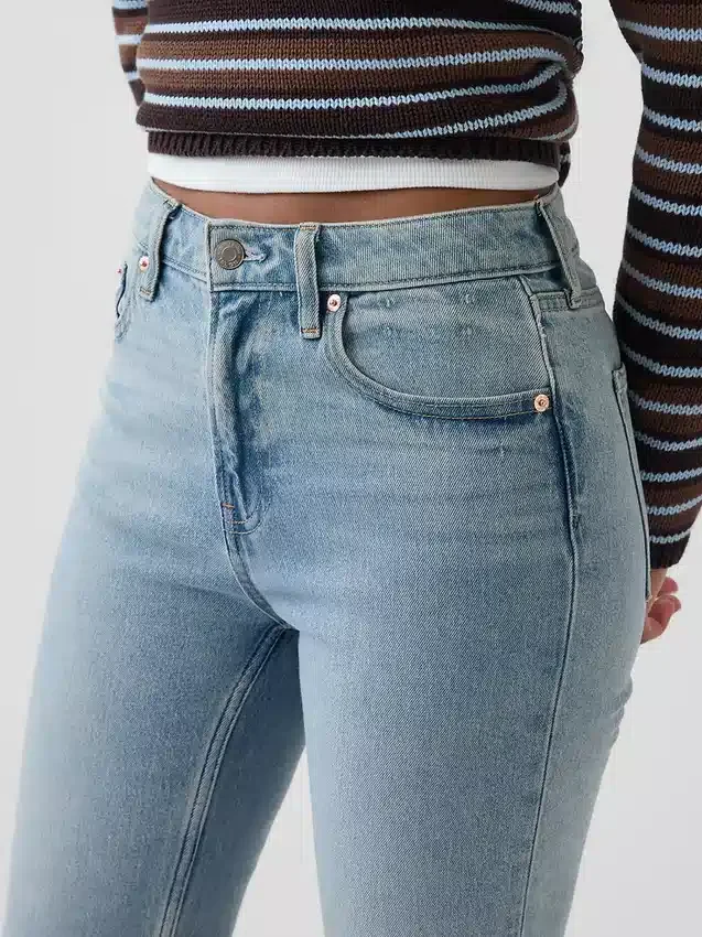 Curvy High Rise '90s Slim Straight-Jeans