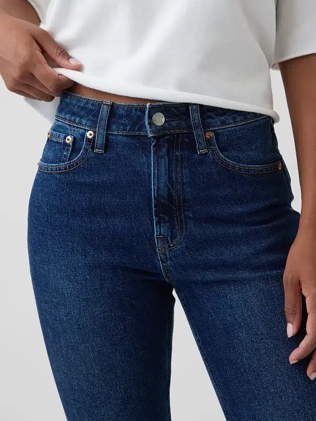 Curvy High Rise '90s Slim Straight-Jeans