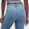 Curvy High Rise '90s Slim Straight-Jeans