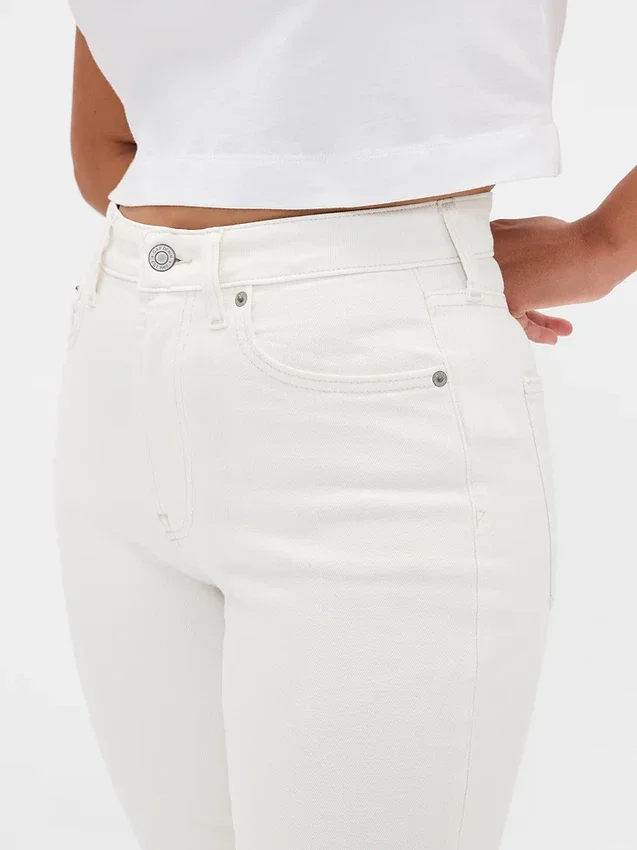 Curvy High Rise '90s Slim Straight-Jeans