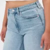 Curvy High Rise '90s Slim Straight-Jeans