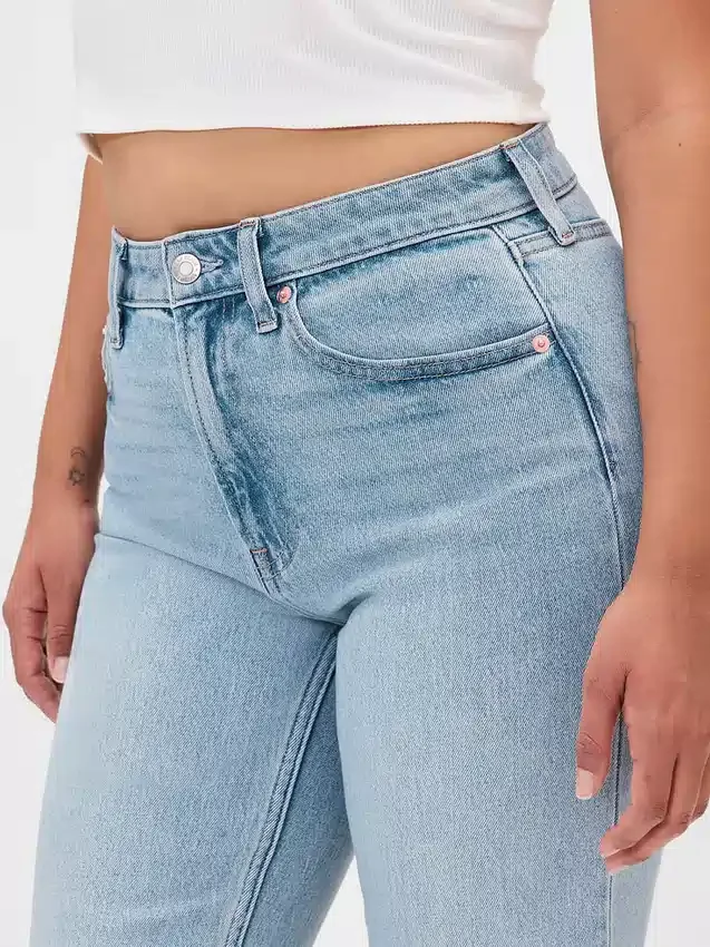 Curvy High Rise '90s Slim Straight-Jeans