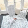 De Gilded Bird Spring Toile gewatteerde speelmat