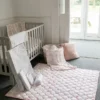De Gilded Bird Spring Toile gewatteerde speelmat