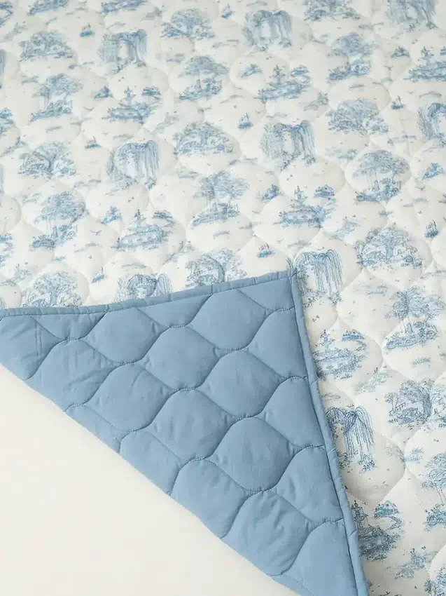 De Gilded Bird Spring Toile gewatteerde speelmat