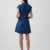 Denim mini-shirtjurk met plooien