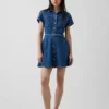 Denim mini-shirtjurk met riemen