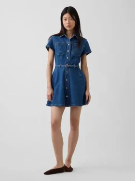 Denim mini-shirtjurk met riemen