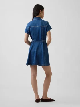 Denim mini-shirtjurk met riemen