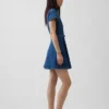 Denim mini-shirtjurk met riemen