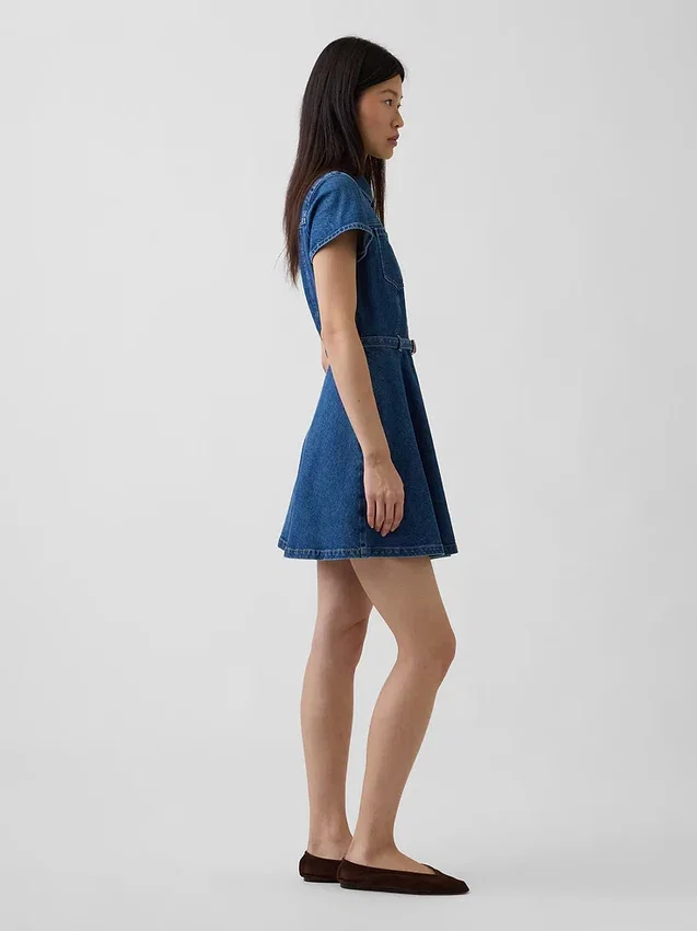 Denim mini-shirtjurk met riemen