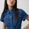 Denim mini-shirtjurk met riemen