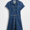 Denim mini-shirtjurk met riemen