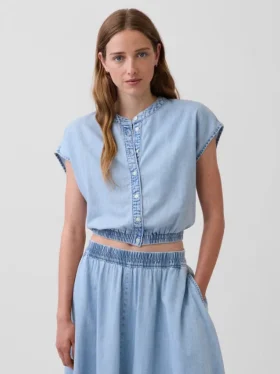 Denim top met kapmouwtjes, cropped model en knoopsluiting aan de voorkant