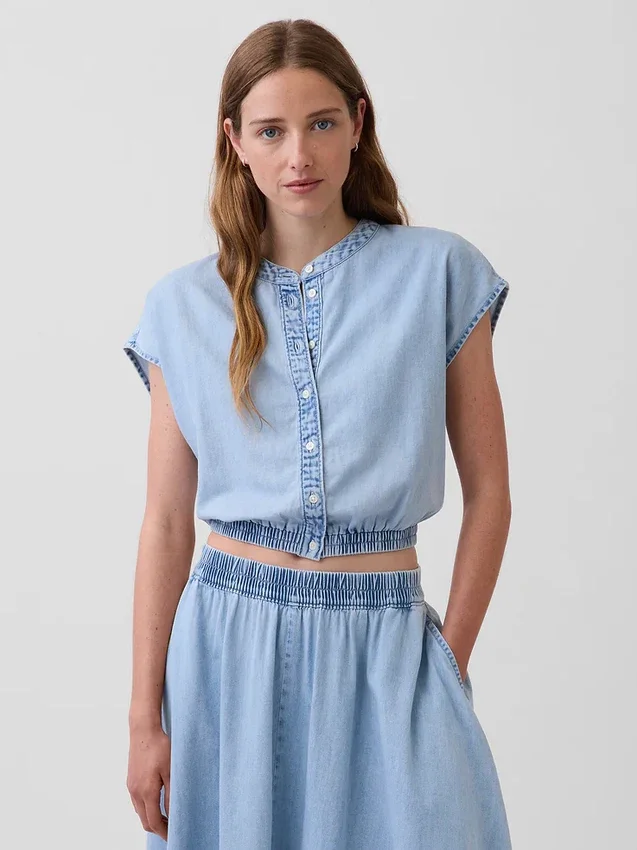 Denim top met kapmouwtjes, cropped model en knoopsluiting aan de voorkant
