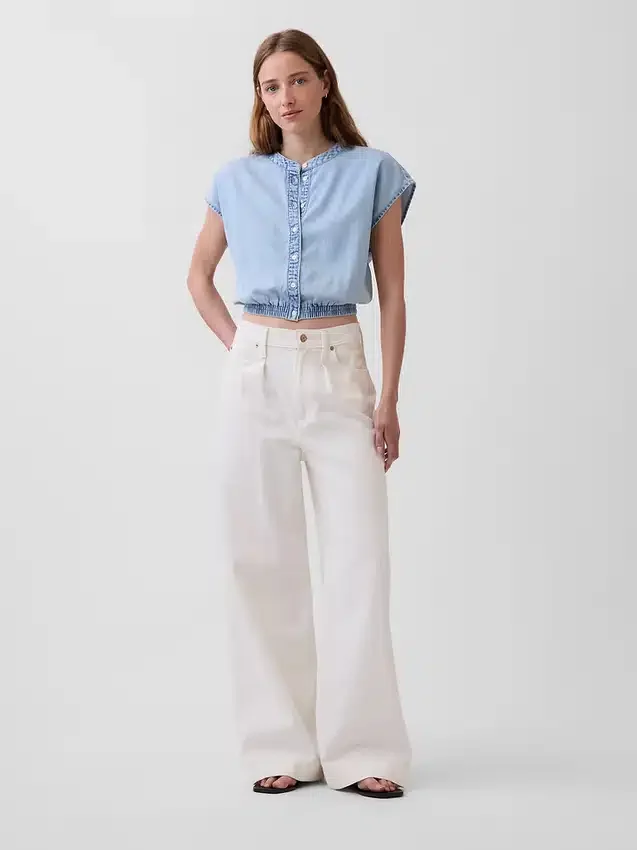 Denim top met kapmouwtjes, cropped model en knoopsluiting aan de voorkant