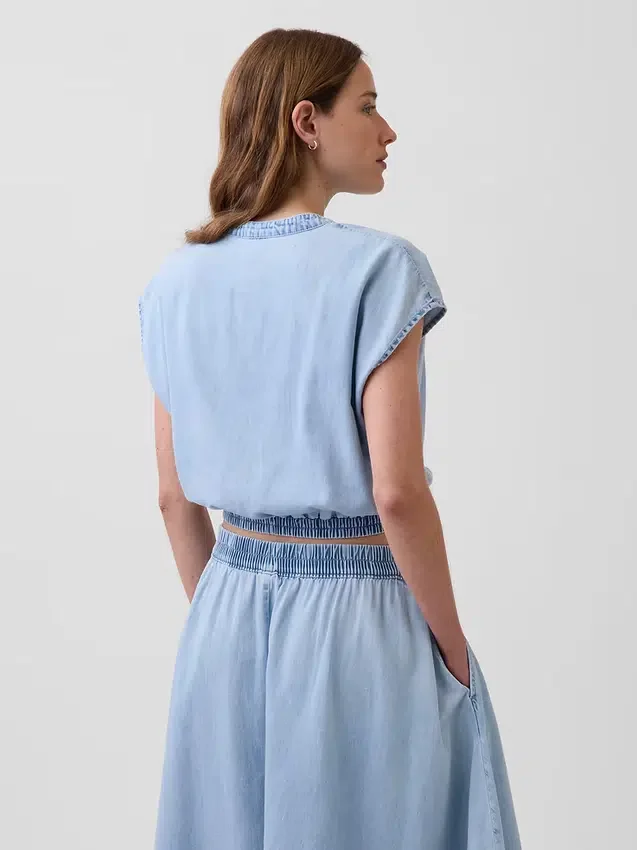 Denim top met kapmouwtjes, cropped model en knoopsluiting aan de voorkant
