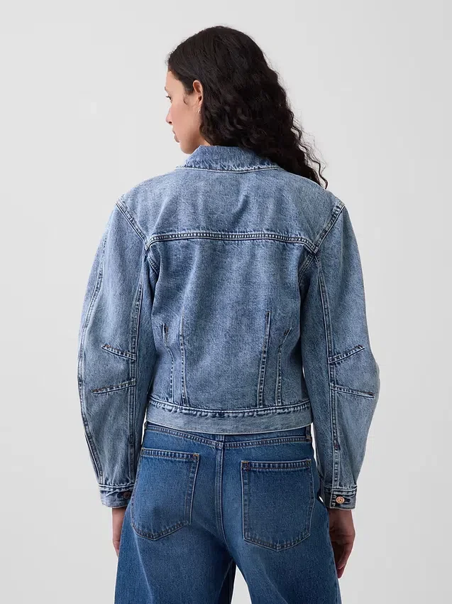Denimjas met opgerolde mouwen