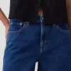 Denimkorte broek met middelhoge taille en lange pijpen