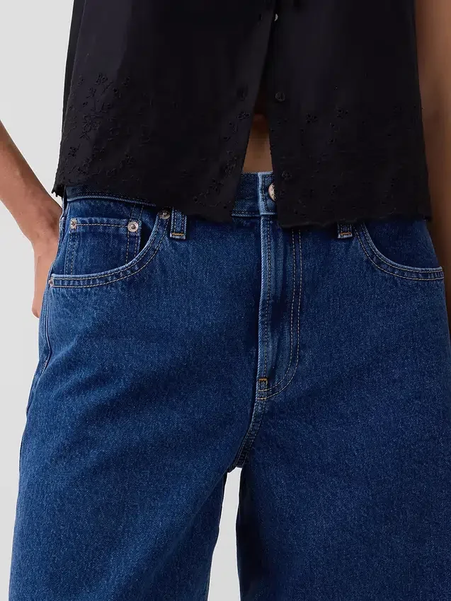 Denimkorte broek met middelhoge taille en lange pijpen