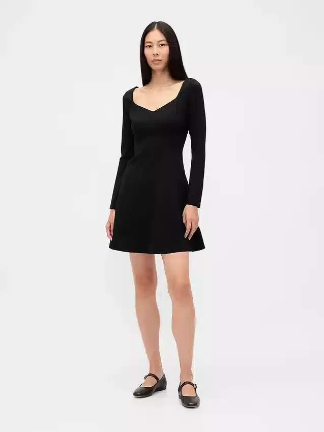 Dubbel gebreide mini-jurk met sweetheart-hals en korset