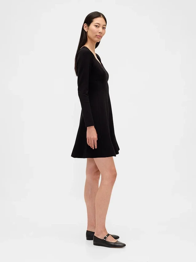 Dubbel gebreide mini-jurk met sweetheart-hals en korset