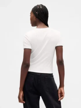 GAP × Disney Tim Burton’s The Nightmare Before Christmas modern T-shirt met strakke pasvorm