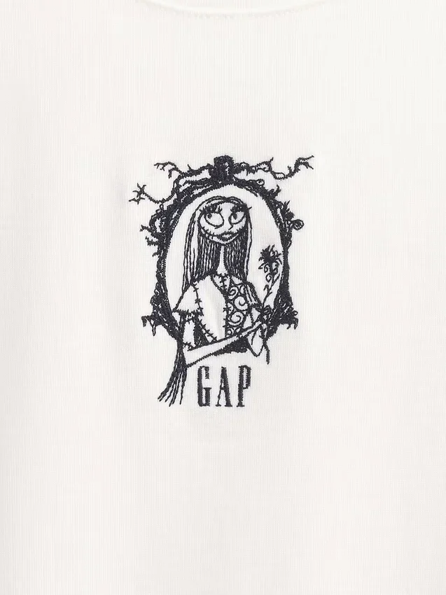GAP × Disney Tim Burton's The Nightmare Before Christmas modern T-shirt met strakke pasvorm