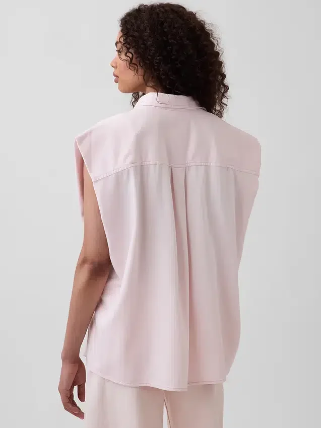 Gap × Hfr ultrazacht denimoverhemd met brede schouders uit de collectie van Nicole Benefield