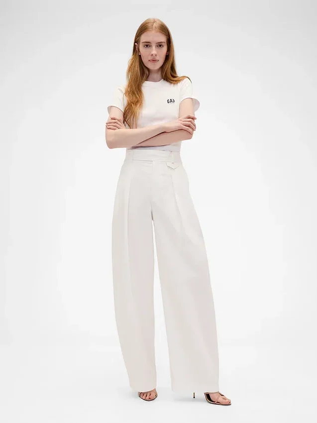 GAP × Victoria Beckham hooggetailleerde broek met plooien en gebogen zoom