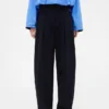 GAP × Victoria Beckham hooggetailleerde broek met plooien en gebogen zoom
