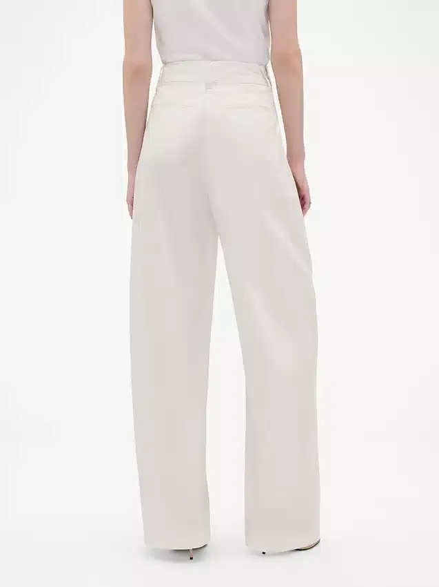 GAP × Victoria Beckham hooggetailleerde broek met plooien en gebogen zoom