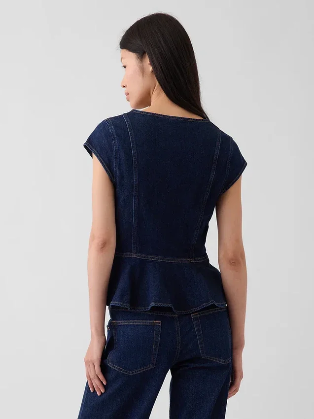 Getailleerde denim top met kapmouwtjes en peplum