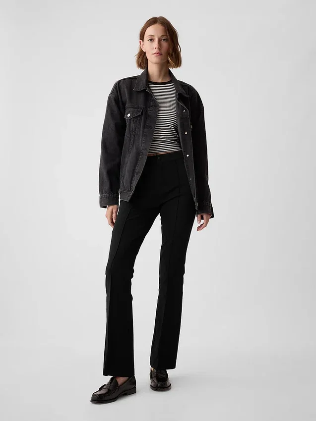 Hoge taille, bi-stretch broek met uitlopende pijpen