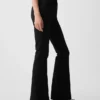 Hoge taille, bi-stretch broek met uitlopende pijpen