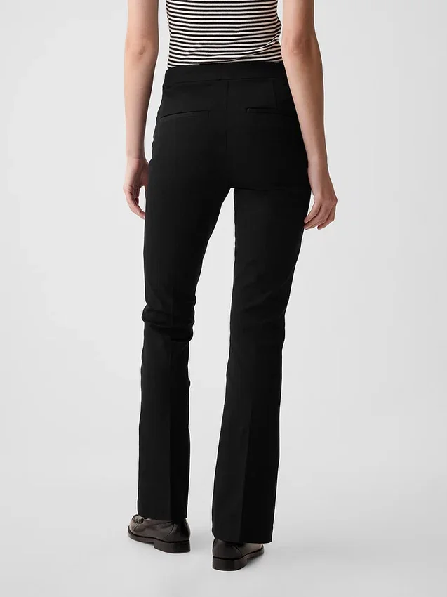 Hoge taille, bi-stretch broek met uitlopende pijpen